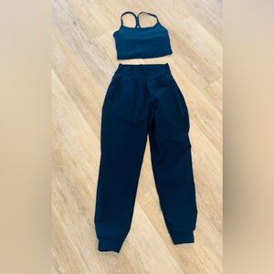 Beyond Yoga Small Jogger Set Navy